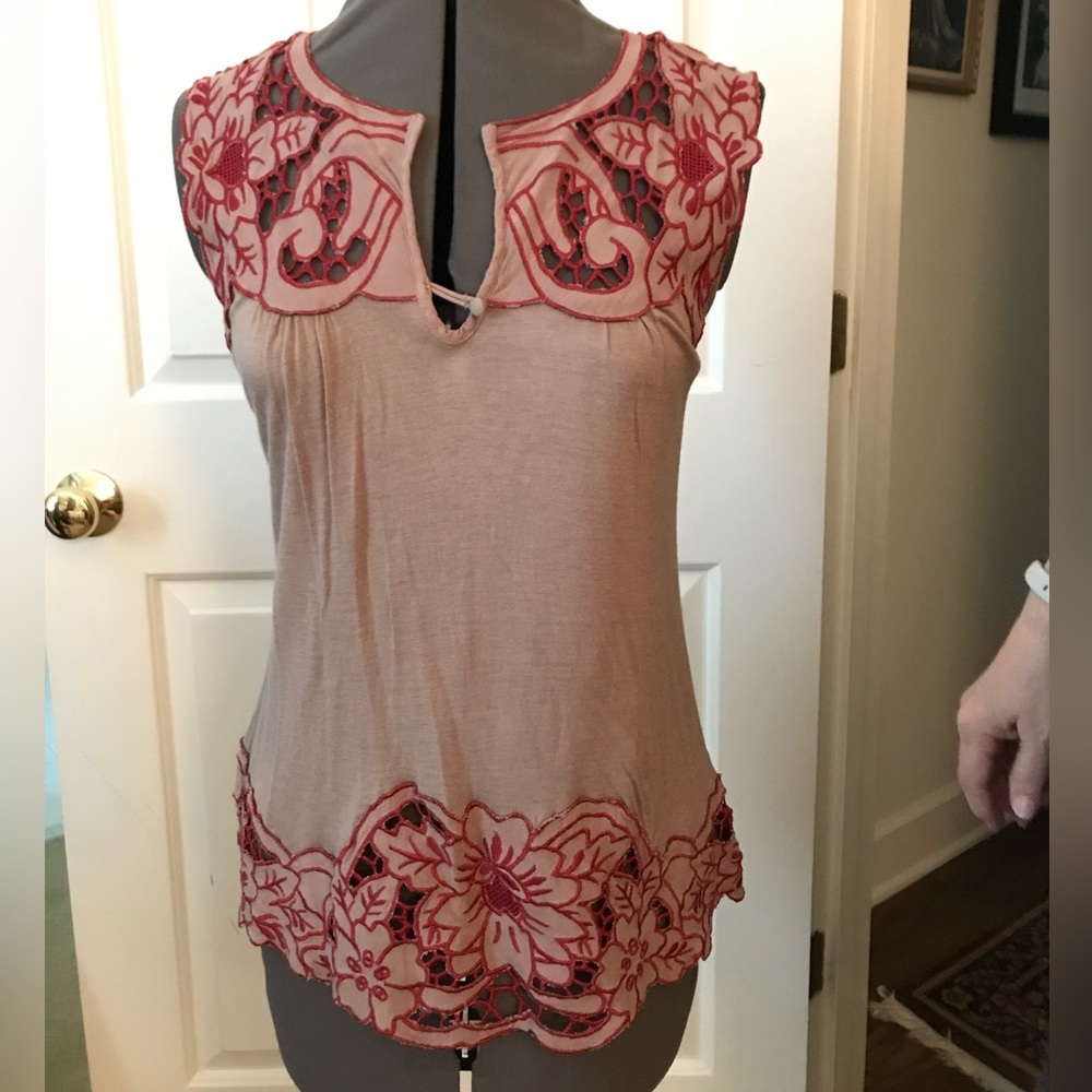Sleeveless eye-lit top size small